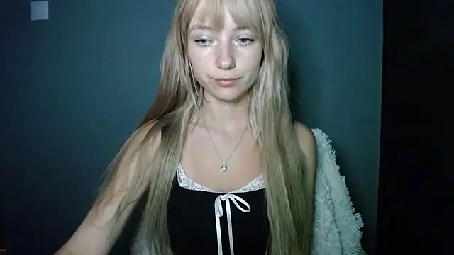 LuciaYoung online show from September 26, 7:01 am