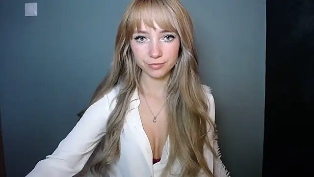 LuciaYoung online show from October 28, 7:45 am