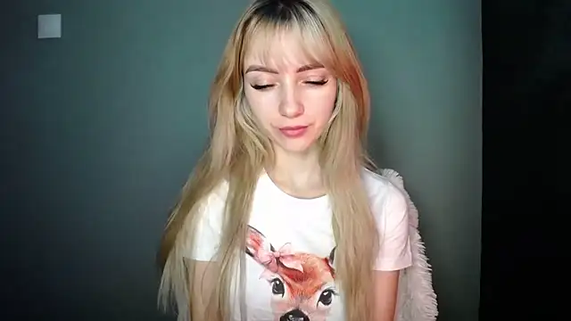 LuciaYoung online show from December 20, 7:26 am