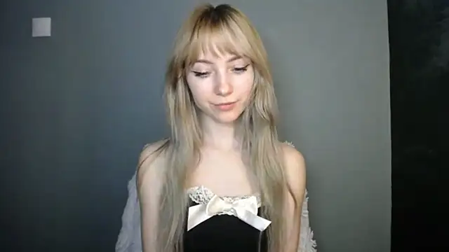 LuciaYoung online show from February 1, 7:56 pm