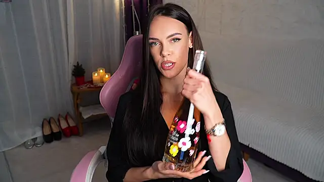 Snapshot of Dilara054 chatting on February 14, 9:00 pm Dilara054 online show from February 14, 9:00 pm