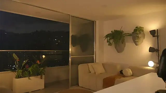 Snapshot of Ms_Sammy chatting on February 18, 11:33 pm Ms Sammy online show from February 18, 11:33 pm