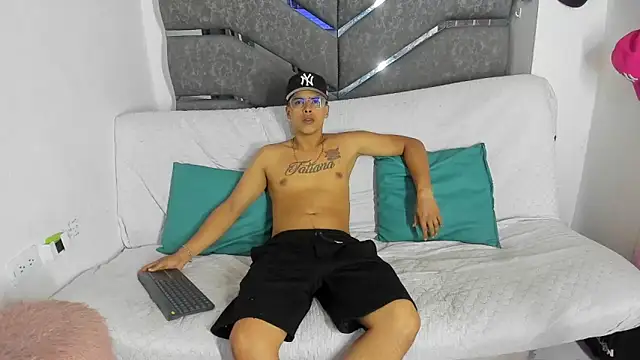 Latinos couples online show from January 7, 12:46 am