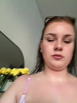 MaribelRiver online show from June 25, 6:45 pm