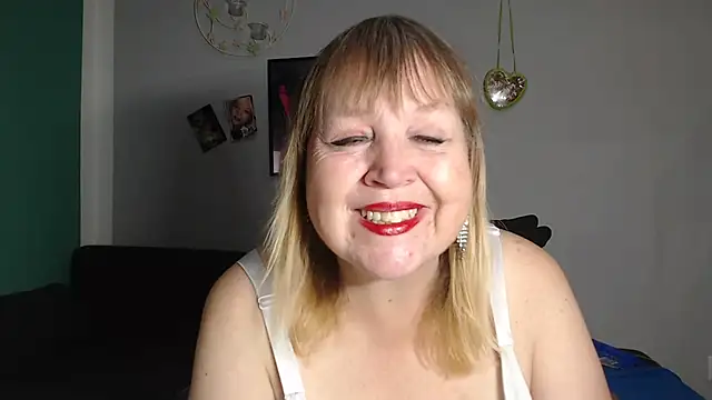 Snapshot of Blasflittchen chatting on October 7, 8:33 am Blasflittchen online show from October 7, 8:33 am