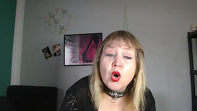 Snapshot of Blasflittchen chatting on November 4, 10:58 am Blasflittchen online show from November 4, 10:58 am