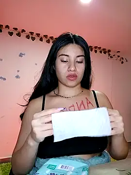 Snapshot of tara20_ chatting on December 7, 8:33 am tara20 online show from December 7, 8:33 am