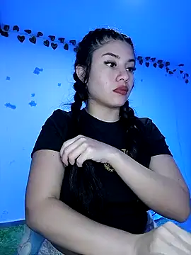 Snapshot of tara20_ chatting on January 25, 2:04 am tara20 online show from January 25, 2:04 am