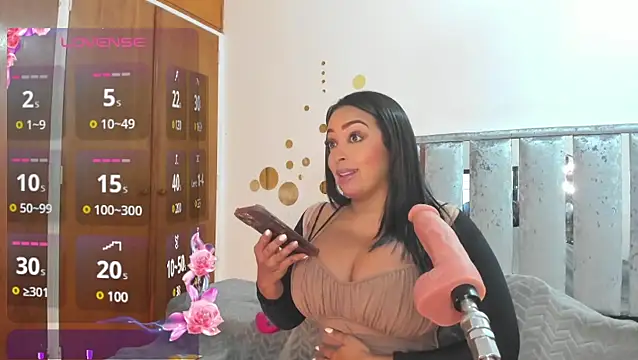 charlottelover21 online show from January 6, 11:52 pm