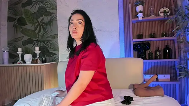 LIAH IZUMI online show from November 14, 12:04 pm