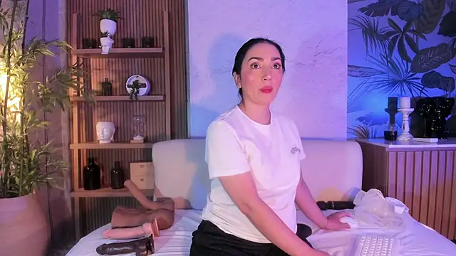 LIAH IZUMI online show from February 12, 1:17 pm