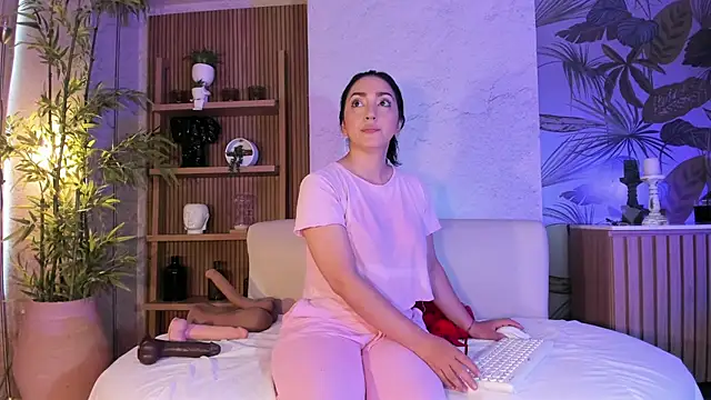 LIAH IZUMI online show from February 16, 1:18 pm