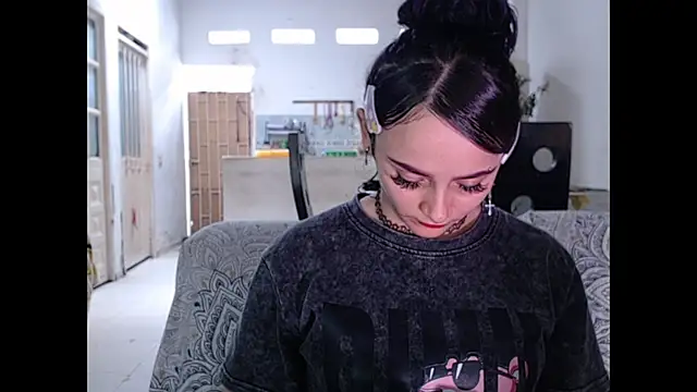Snapshot of kitty22_ chatting on April 27, 3:21 pm kitty22 online show from April 27, 3:21 pm