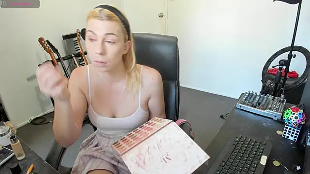 Ts-lucy-lux online show from October 6, 9:34 pm