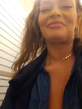 Snapshot of Erotic_and_Exotic chatting on January 31, 6:35 am Erotic and Exotic online show from January 31, 6:35 am