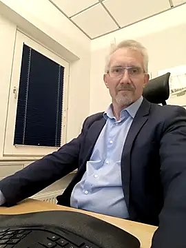 tom-swede online show from November 24, 3:56 pm