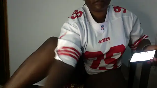Snapshot of Nevvy_Pretty chatting on February 23, 4:24 pm Nevvy Pretty online show from February 23, 4:24 pm