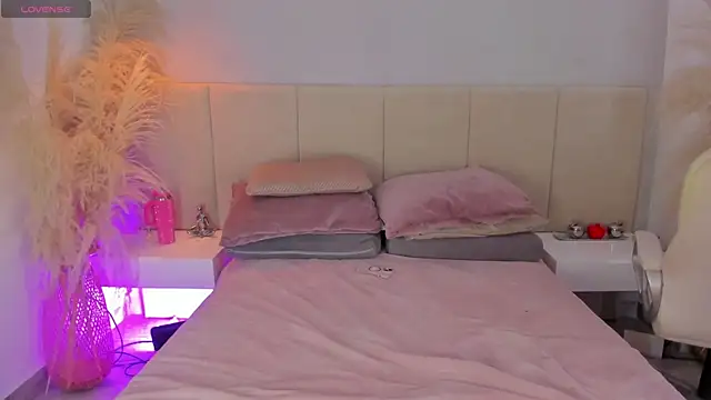 sofia pamela online show from September 13, 7:13 pm