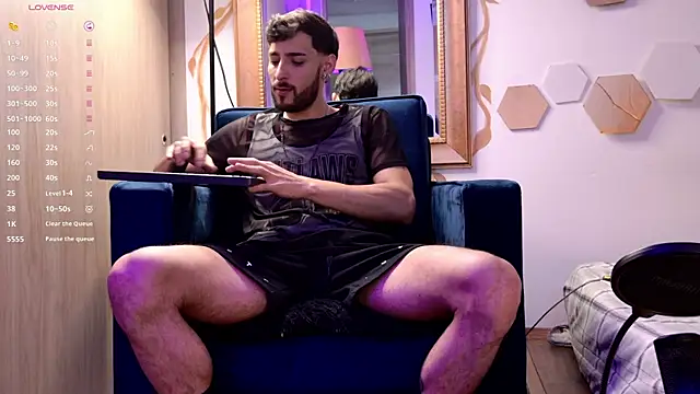 Snapshot of enzo_herrera01 chatting on February 27, 1:05 am enzo herrera01 online show from February 27, 1:05 am