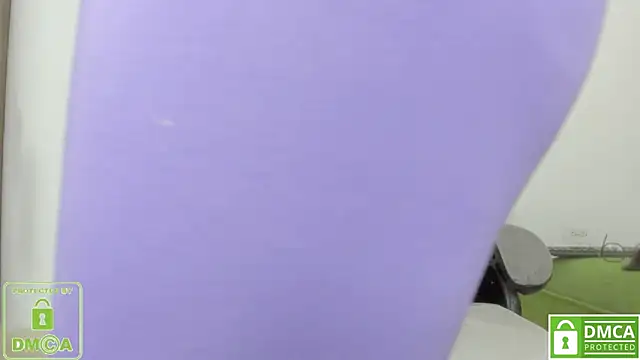 Snapshot of isa_loves_cum chatting on December 8, 11:40 pm isa loves cum online show from December 8, 11:40 pm