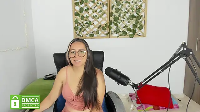 Snapshot of isa_loves_cum chatting on January 2, 11:49 pm isa loves cum online show from January 2, 11:49 pm