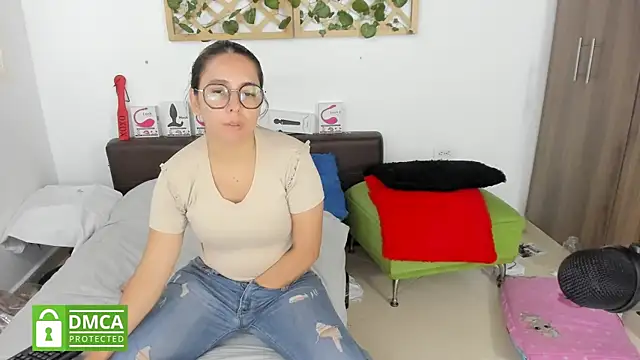 Snapshot of isa_loves_cum chatting on February 11, 7:27 pm isa loves cum online show from February 11, 7:27 pm