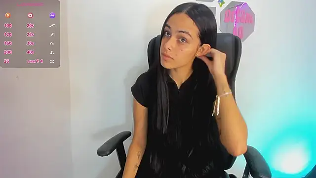 ChloeHarper  online show from December 30, 12:31 pm