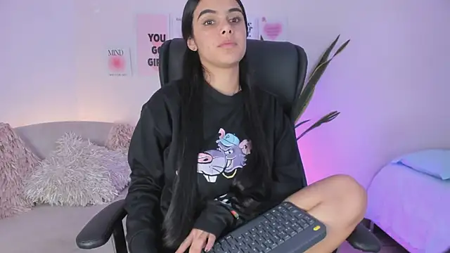 ChloeHarper  online show from March 4, 5:24 pm