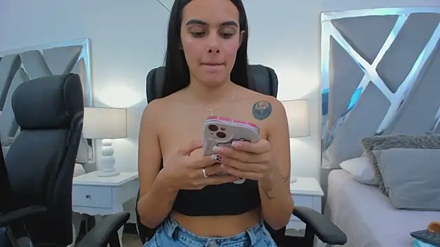 ChloeHarper  online show from March 15, 3:27 pm