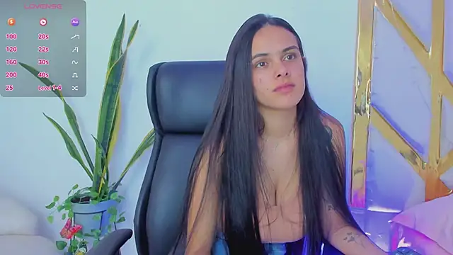 ChloeHarper  online show from March 21, 7:24 pm