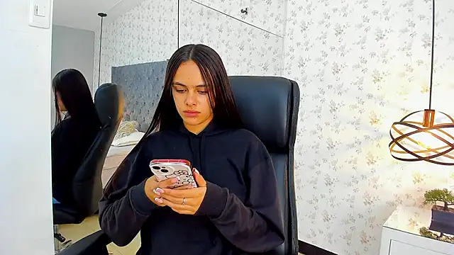 ChloeHarper  online show from September 11, 12:38 pm