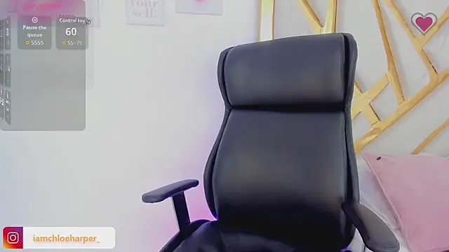 ChloeHarper  online show from October 1, 6:58 pm