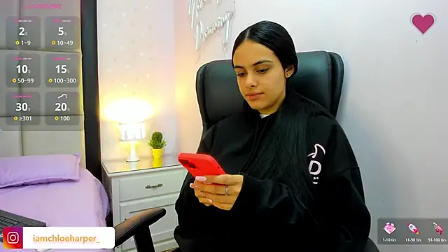 ChloeHarper  online show from November 5, 1:11 pm