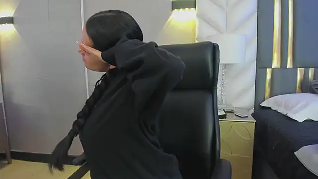 ChloeHarper  online show from March 26, 11:49 am