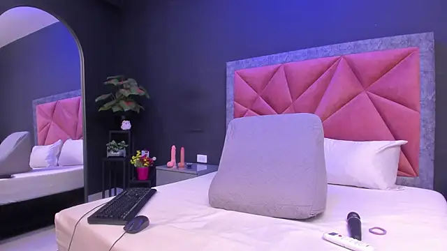 mia milff online show from July 1, 7:24 pm