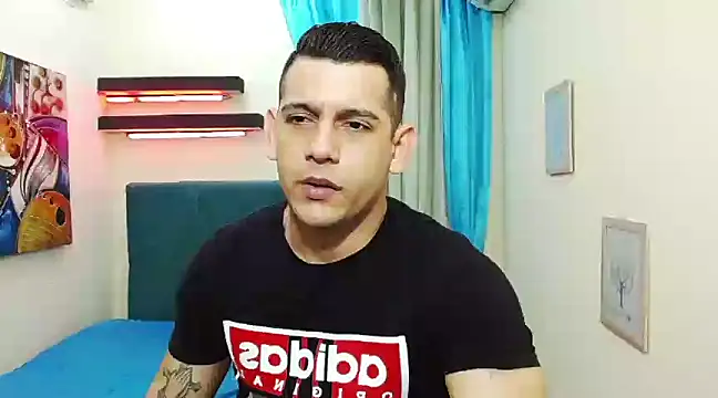 Snapshot of master_monstercock_ chatting on March 10, 12:18 am master monstercock online show from March 10, 12:18 am