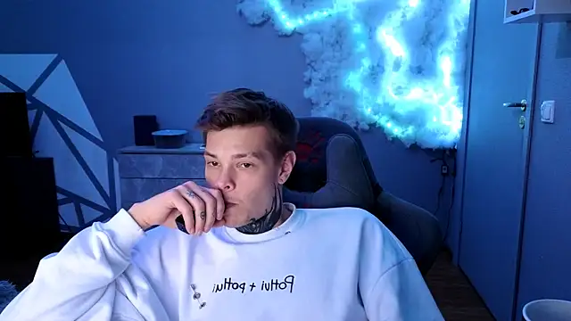 DENIS HERE online show from December 3, 3:44 pm