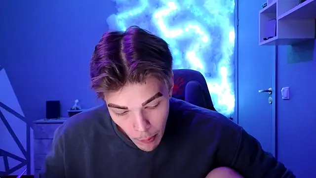 DENIS HERE online show from December 5, 3:28 pm