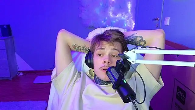 DENIS HERE online show from January 7, 2:20 am