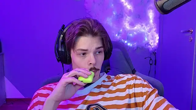 DENIS HERE online show from February 1, 12:18 am