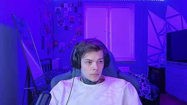 DENIS HERE online show from March 11, 3:23 pm