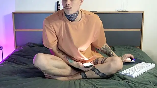 Snapshot of DENIS_HERE chatting on November 10, 6:07 pm DENIS HERE online show from November 10, 6:07 pm