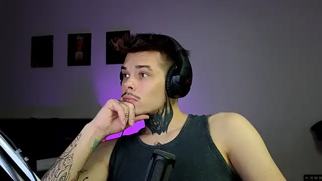 Snapshot of DENIS_HERE chatting on November 12, 1:55 pm DENIS HERE online show from November 12, 1:55 pm