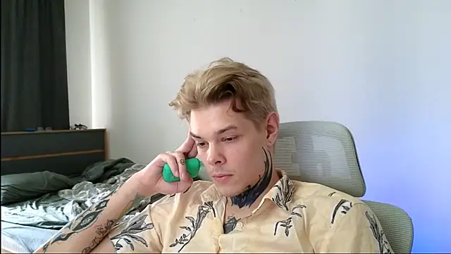 Snapshot of DENIS_HERE chatting on May 14, 12:01 pm DENIS HERE online show from May 14, 12:01 pm