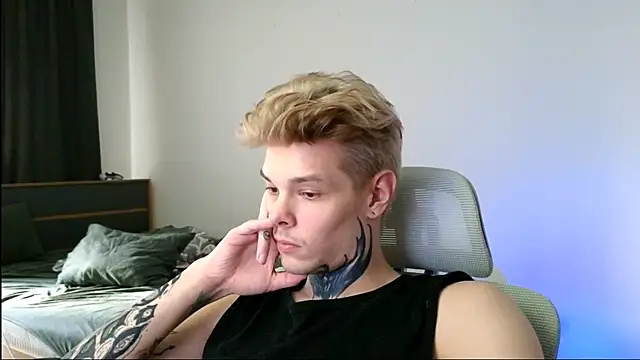 Snapshot of DENIS_HERE chatting on May 15, 3:19 pm DENIS HERE online show from May 15, 3:19 pm