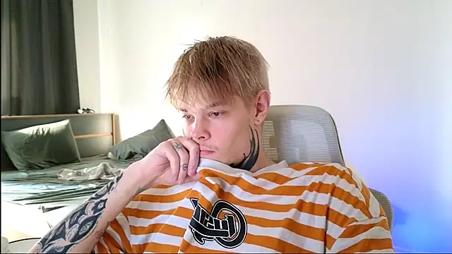 Snapshot of DENIS_HERE chatting on May 16, 2:38 pm DENIS HERE online show from May 16, 2:38 pm