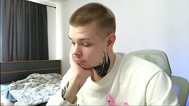 Snapshot of DENIS_HERE chatting on May 21, 10:44 am DENIS HERE online show from May 21, 10:44 am