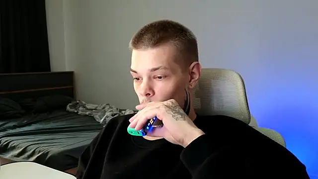 Snapshot of DENIS_HERE chatting on May 27, 1:57 am DENIS HERE online show from May 27, 1:57 am