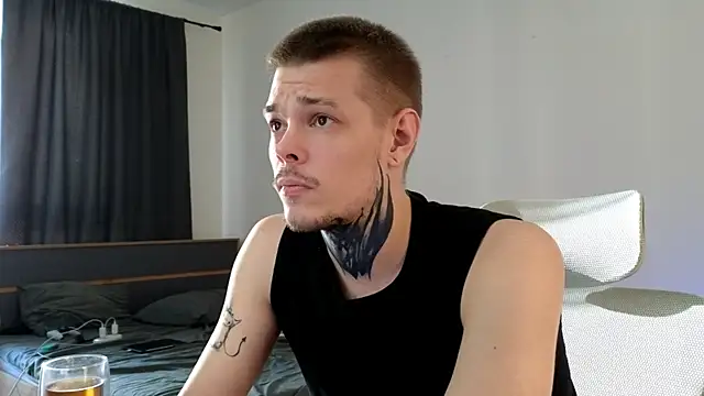 Snapshot of DENIS_HERE chatting on June 6, 4:17 am DENIS HERE online show from June 6, 4:17 am