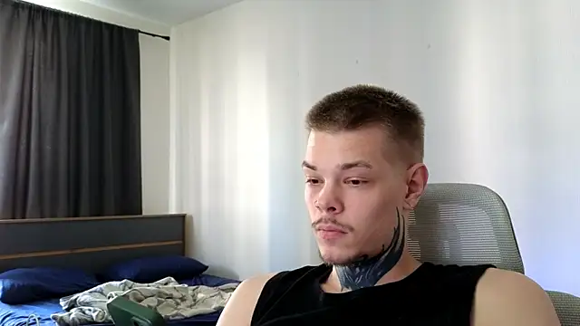 Snapshot of DENIS_HERE chatting on June 10, 6:23 am DENIS HERE online show from June 10, 6:23 am